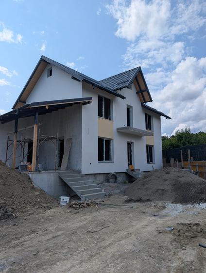 Casă individuală cu 4 camere cu Teren 500 Mp în Măgura