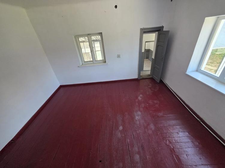 Casă cu 4 camere cu Teren 550 Mp în Central