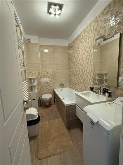 Apartament cu 3 camere decomandat, mobilat în Cristian