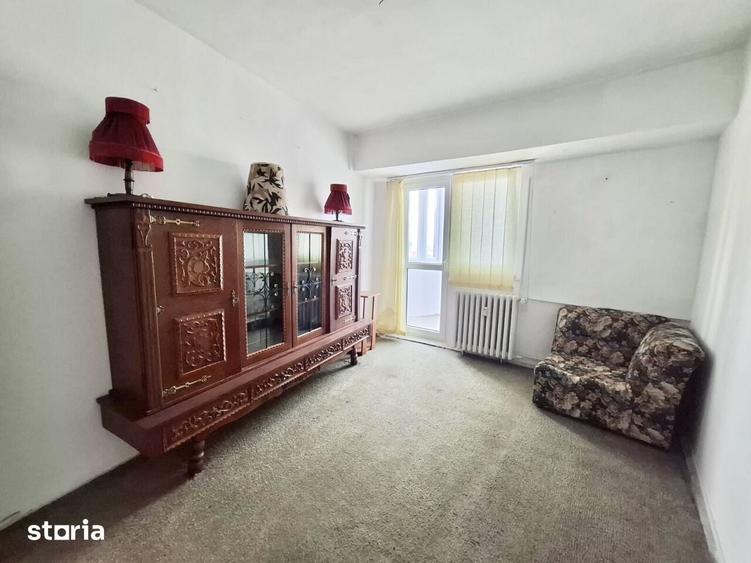 Apartament cu 4 camere semidecomandat, mobilat în Tei