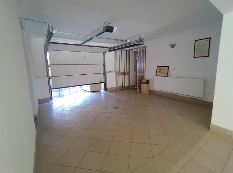 Casă individuală cu 4 camere cu Canalizare în Central