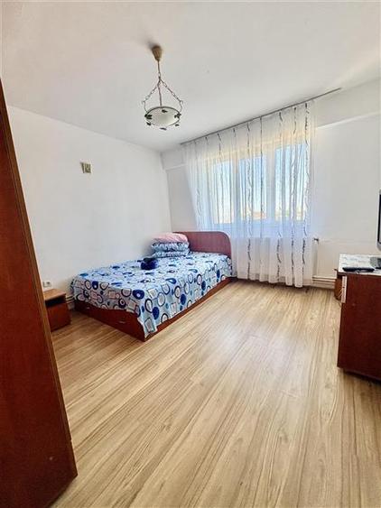 Apartament cu 2 camere decomandat, mobilat în Casa de Cultură