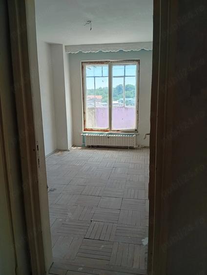 Apartament cu 4 camere decomandat în Central