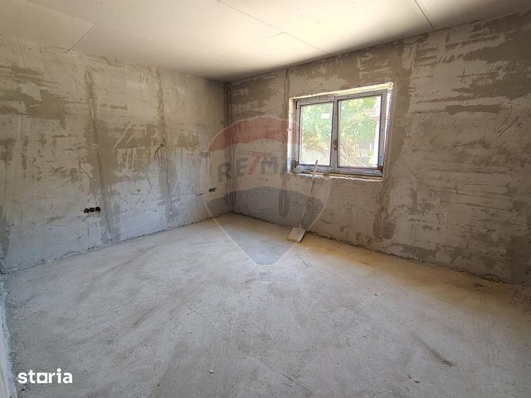 Casă cu 4 camere cu Teren 500 Mp în Central