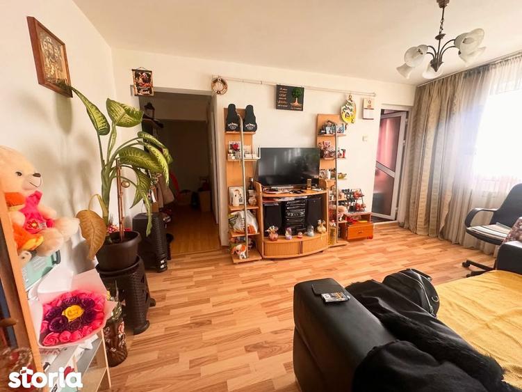 Apartament cu 3 camere semidecomandat în Vest