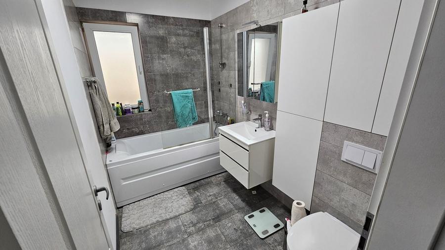 Apartament cu 3 camere semidecomandat în Braytim