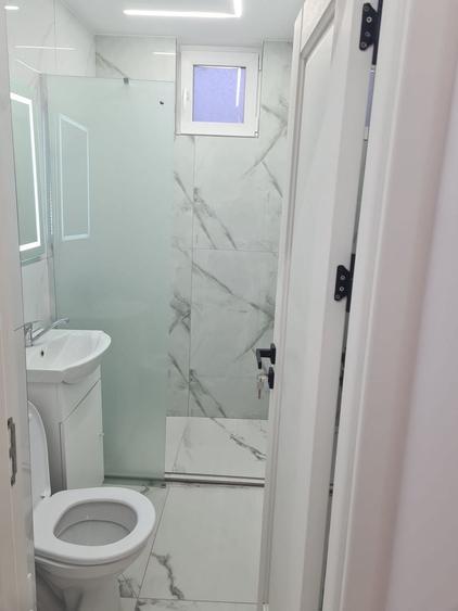 Apartament cu 3 camere semidecomandat în Micro 19