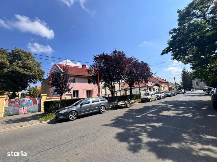 Apartament cu 4 camere decomandat în Central