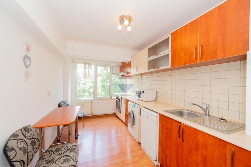 Apartament cu 3 camere semidecomandat, mobilat în Militari
