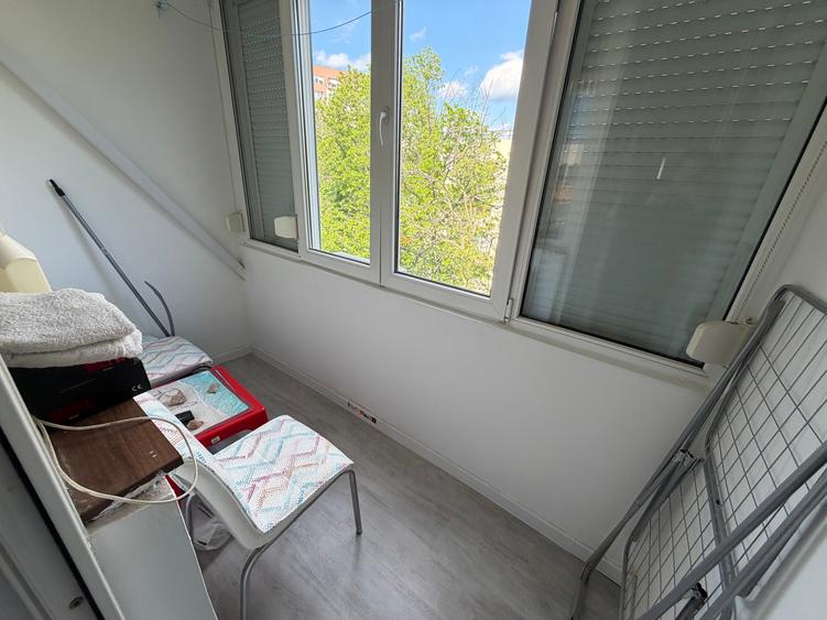 Apartament cu 3 camere semidecomandat, mobilat în Titan