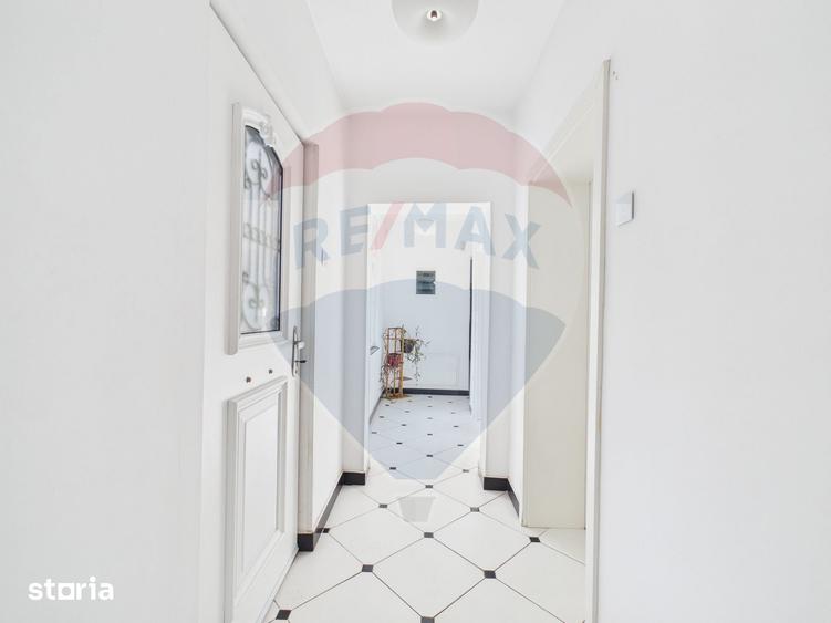 Casă cu 8 camere cu Teren 419 Mp în Cotroceni
