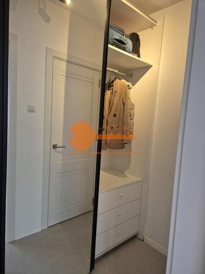 Apartament cu 2 camere semidecomandat, mobilat în 1 Mai