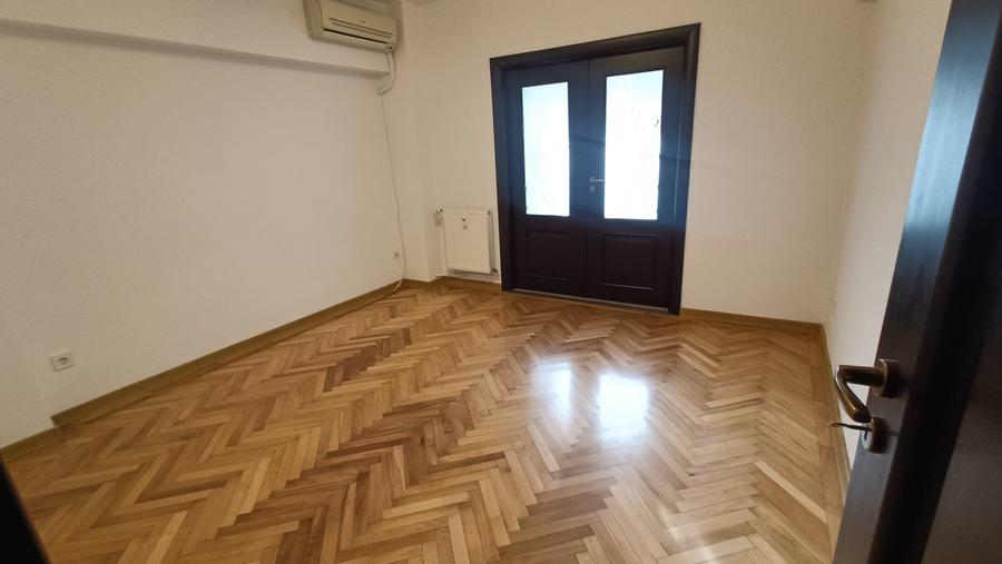 Apartament cu 3 camere decomandat în Nerva Traian