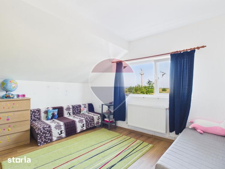Casă cu 8 camere cu Teren 2220 Mp în Crevedia