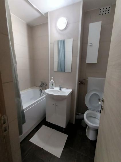 Garsonieră decomandată în Central