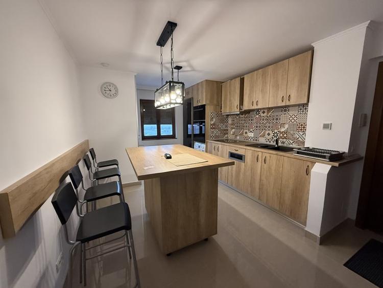 Apartament cu 3 camere semidecomandat în Gării