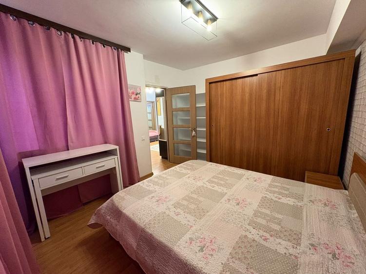 Apartament cu 2 camere semidecomandat, mobilat în Central