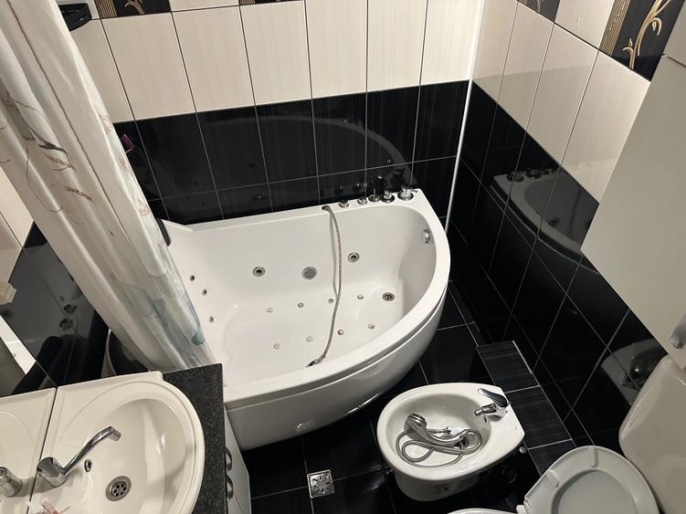 Apartament cu 3 camere decomandat în Decebal