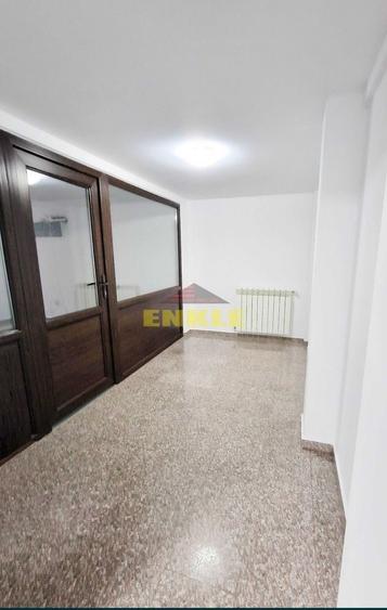 Birou, de 47 mp, în Central