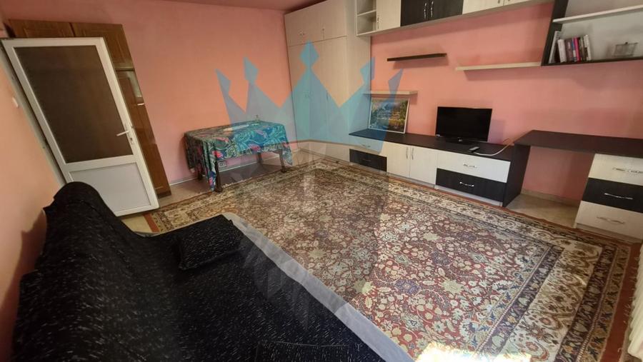 Apartament cu 3 camere decomandat, mobilat în Doamna Ghica