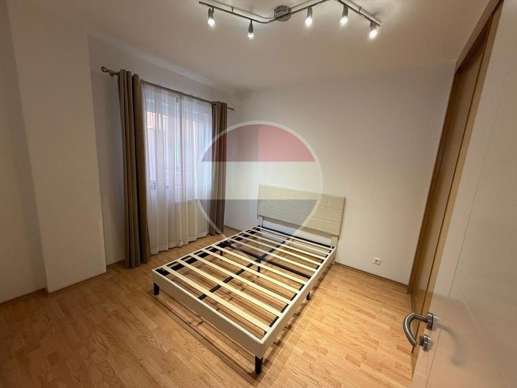 Apartament cu 4 camere decomandat în Central