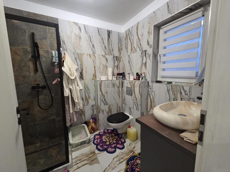 Apartament cu 2 camere, mobilat în Metalurgiei
