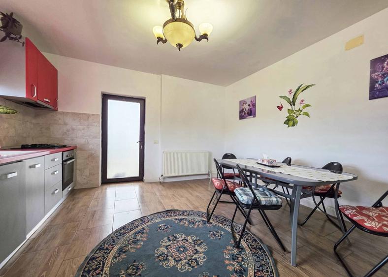 Casă individuală cu 6 camere cu Garaj în Corbu