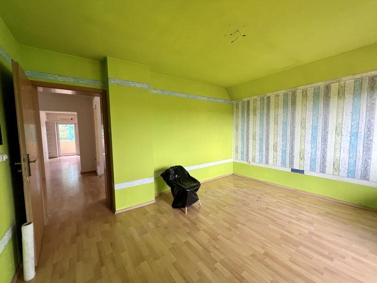 Casă individuală cu 7 camere cu Canalizare în Lidia