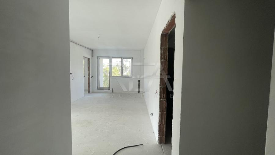 Apartament cu 3 camere semidecomandat în Giulești