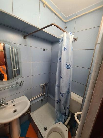 Apartament cu 3 camere decomandat, mobilat în Berceni