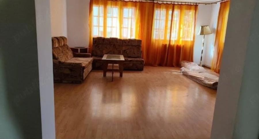 Apartament cu 3 camere semidecomandat, mobilat în Ozana