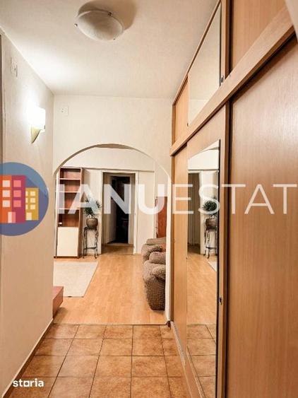 Apartament cu 3 camere semidecomandat în Tineretului