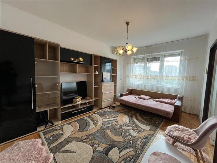 Apartament cu 4 camere semidecomandat în Rogerius