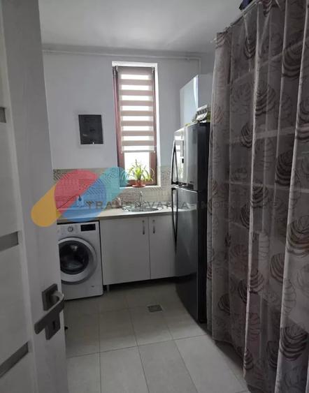 Casă individuală cu 4 camere cu Canalizare în Iris