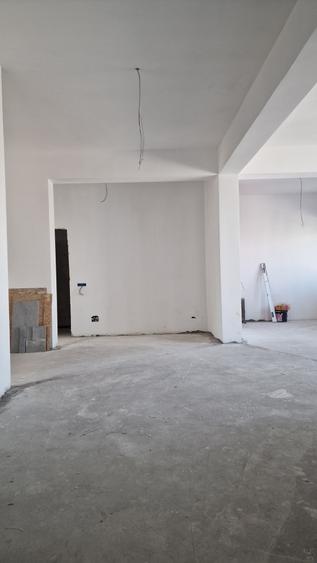 Apartament cu 4 camere decomandat în Timpuri Noi