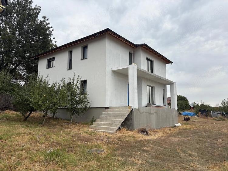Casă cu Teren 865 Mp în Bucovăț