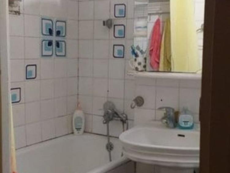 Apartament cu 3 camere decomandat în Obor