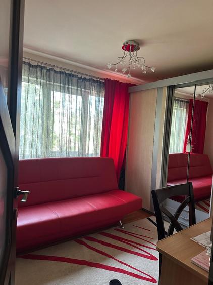 Apartament cu 3 camere semidecomandat în Circumvalațiunii