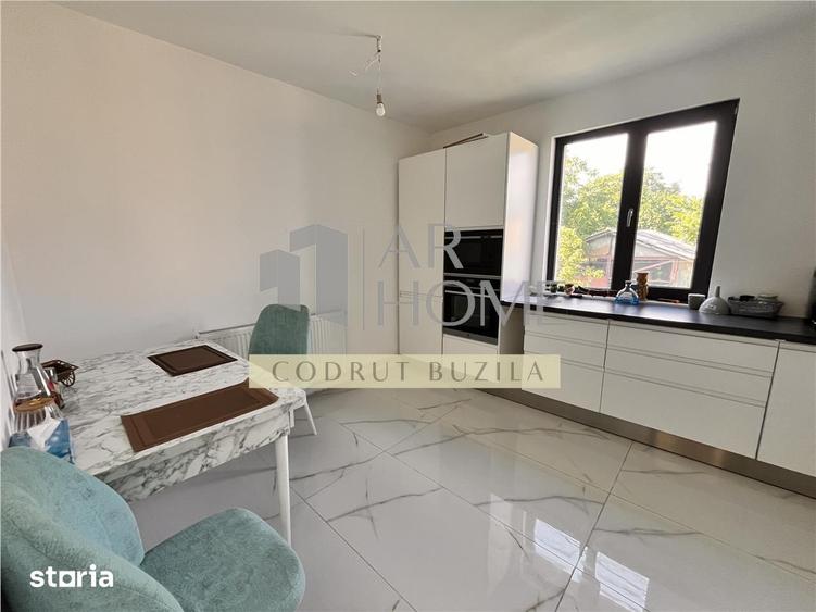 Casă cu 7 camere cu Teren 962 Mp în Mănești