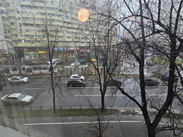 Apartament cu 3 camere decomandat, mobilat în Pantelimon