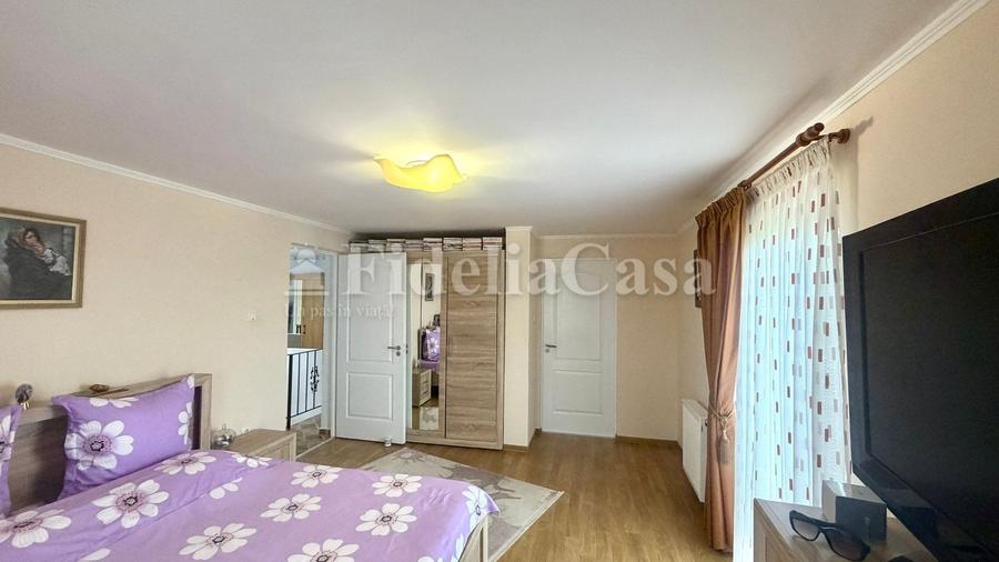 Casă cu 4 camere cu Teren 1453 Mp în Sculeni