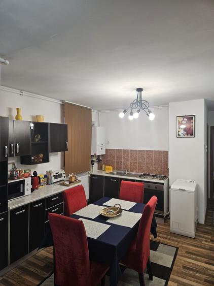 Apartament cu 3 camere decomandat în Dâmbu Pietros