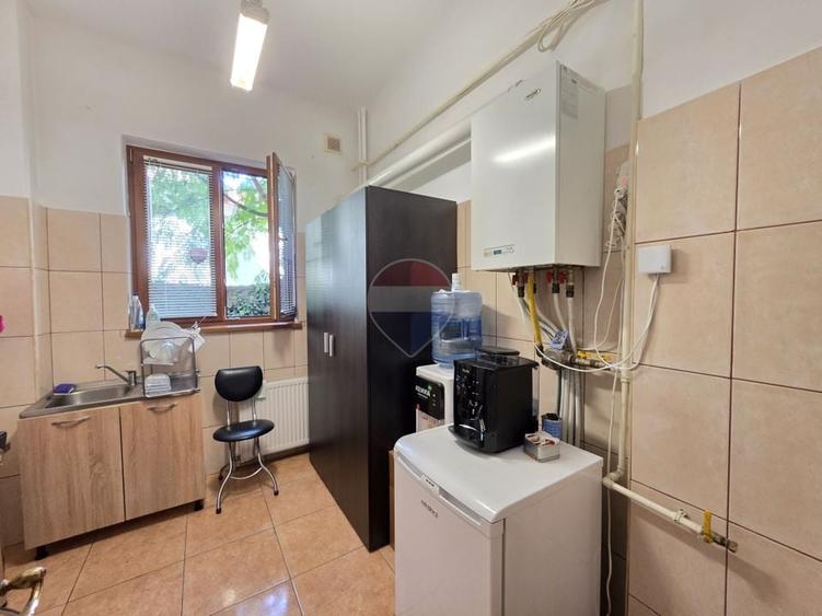 Apartament cu 3 camere semidecomandat în Dorobanți