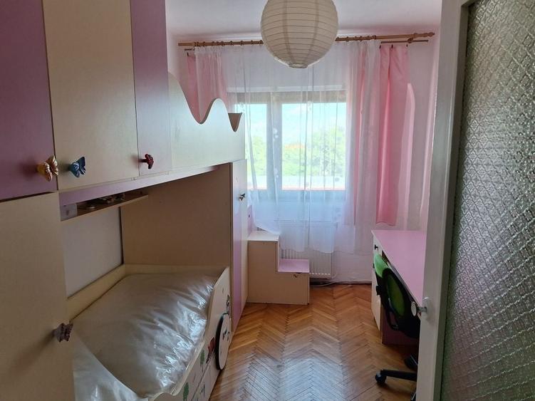 Apartament cu 3 camere decomandat în Central