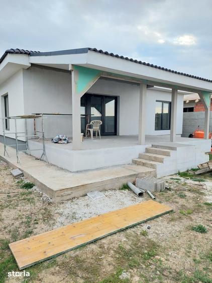 Casă cu 4 camere cu Teren 500 Mp în Central