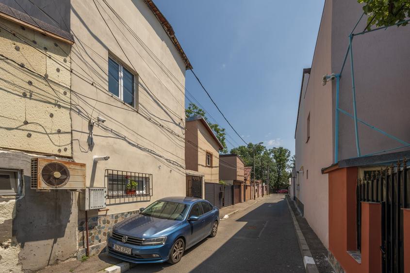 Strada Furculesti, Sector 5, Casă individuală-160 000 Euro -COMISION 0% - 24