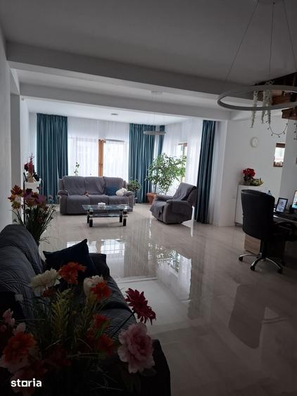 Casă cu 7 camere cu Teren 516 Mp în Cumpăna