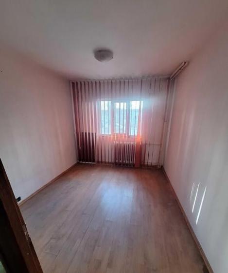 Apartament cu 3 camere decomandat, mobilat în Inel II