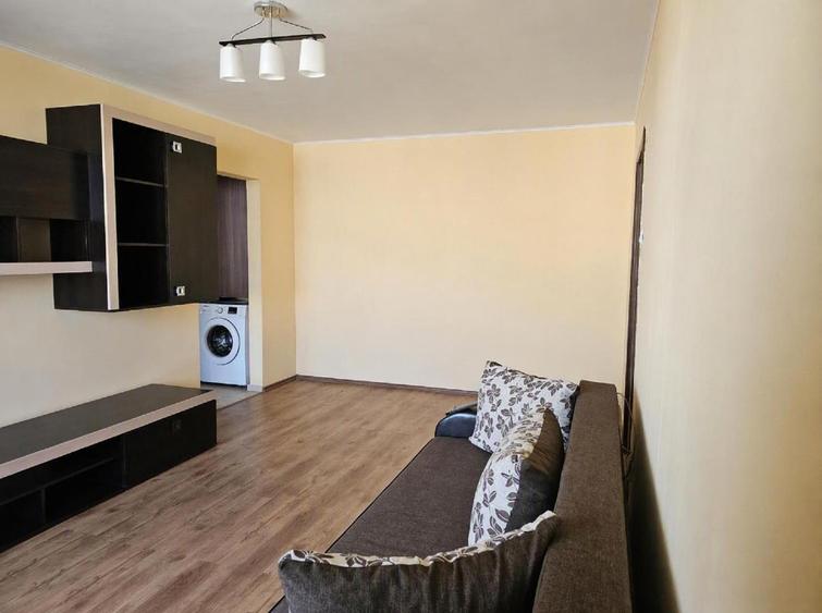 Apartament cu 2 camere semidecomandat, mobilat în Titan