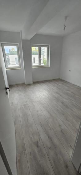 Apartament cu 2 camere decomandat în Tractorul